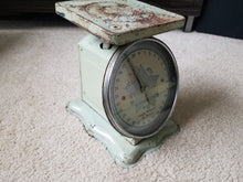 Load image into Gallery viewer, Vintage 1950's NURSERY BABY SCALE with Ducks, Pig, Mice, and Rabbit Graphics