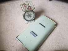 Load image into Gallery viewer, Vintage 1950's NURSERY BABY SCALE with Ducks, Pig, Mice, and Rabbit Graphics