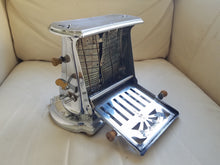 Load image into Gallery viewer, Toaster 1935-1935 Landers, Frary & Clark E7712a