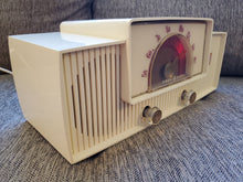 Load image into Gallery viewer, 1955 GENERAL ELECTRIC GE MODEL 466 RADIO GLOWING RED DIAL!