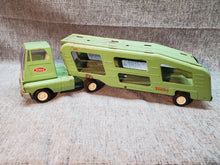 Load image into Gallery viewer, Vintage Tonka CAR CARRIER HAULER 1096 Green 1968 era