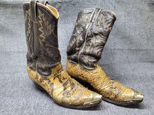 Load image into Gallery viewer, VINTAGE 1970s JUSTIN PYTHON SNAKESKIN COWBOY BOOTS with TIPS Style 9038 Mens 9D