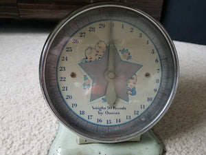 Vintage 1950's NURSERY BABY SCALE with Ducks, Pig, Mice, and Rabbit Graphics