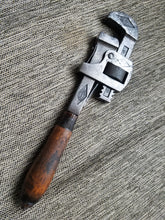 Load image into Gallery viewer, Vintage STILLSON WALWORTH #10 Pipe Wrench Wood Handle
