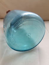 Load image into Gallery viewer, Ball Blue Perfect Mason 1926-1933 with rubber gasket quart mold 8
