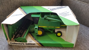 John Deere 9600 Combine Collectors Edition Ertl 1/28 IN BOX with two heads 1989