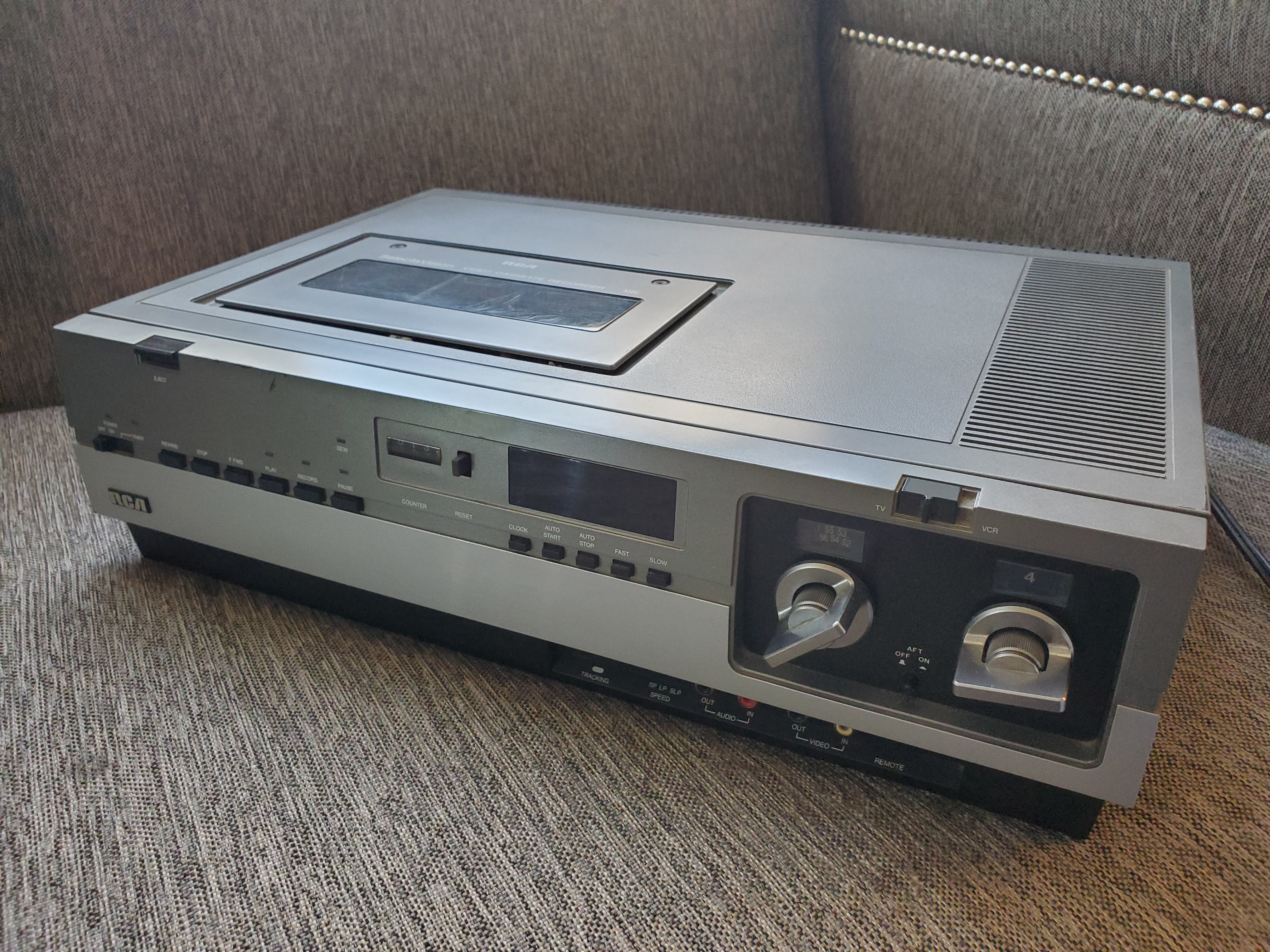 1981 RCA Video Cassette Recorder VCR Model VFT 190 ONE OF THE