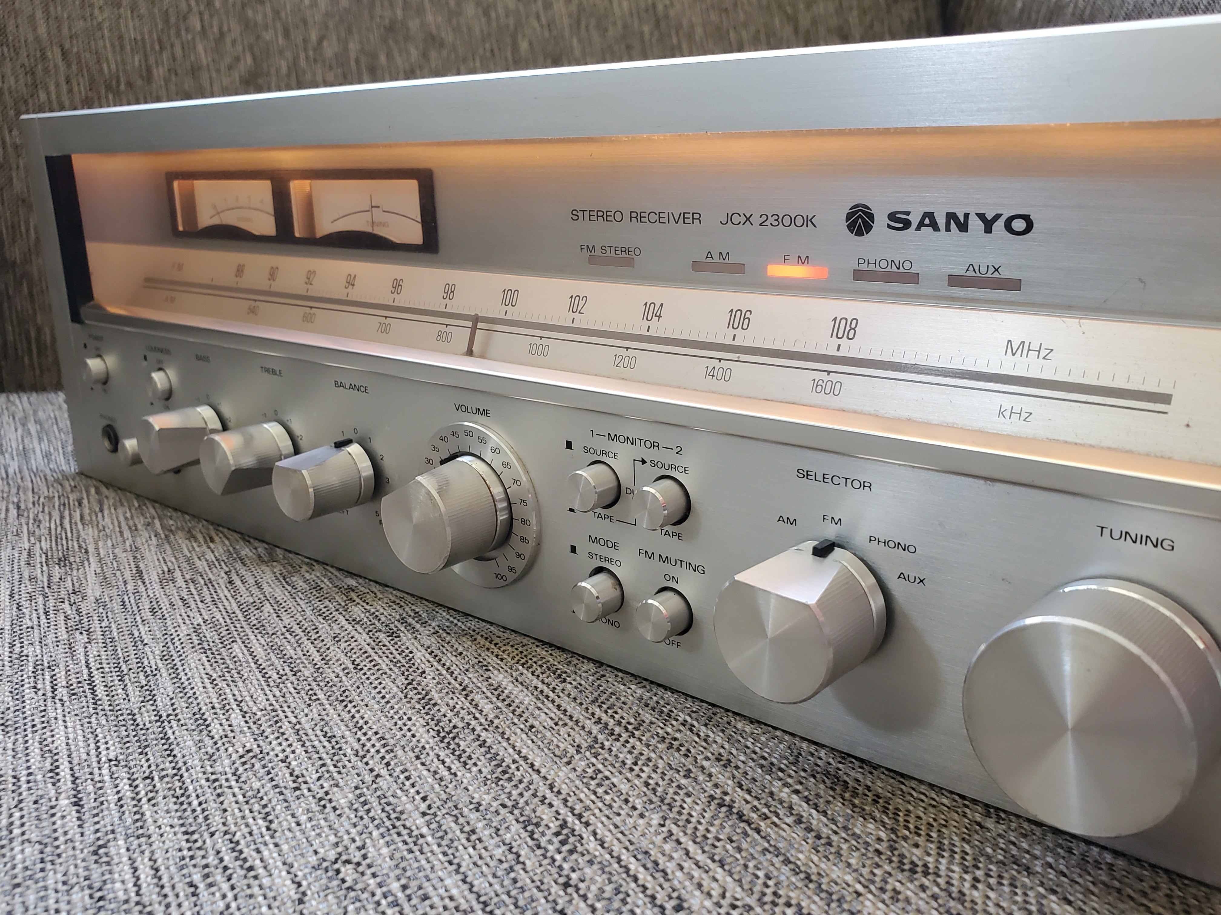 Sanyo JCX-2300K Classic Silver Receiver 26 watts per channel