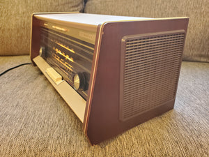 1960 NORELCO PHILLIPS B5X04A HANDSOME TABLE RADIO from HOLLAND