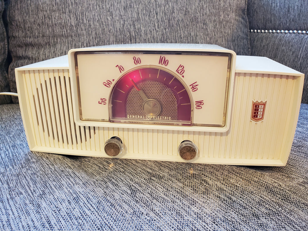 1955 GENERAL ELECTRIC GE MODEL 466 RADIO GLOWING RED DIAL!